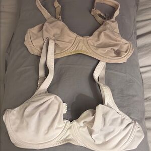 2 bras Body by Victoria used bras !